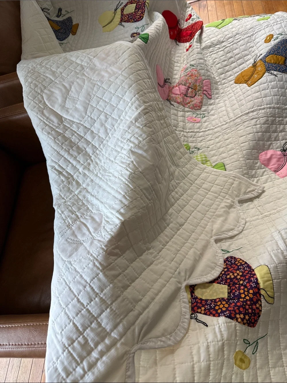 Handmade Sunbonnet Sue Appliqué Quilt - White with Multi-Color Girls